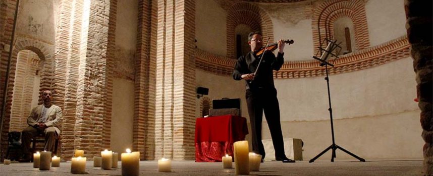 Música de violín en recuerdo de las víctimas del Holocausto
