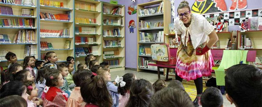Gracia Iglesias acercó sus cuentos al colegio de San Gil alentando a los niños a usar su imaginación