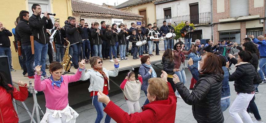 Música, baile y gastronomía en el II Festival de Folclore de Zarzuela del Pinar