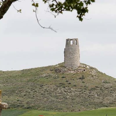 La Comisión de Patrimonio autoriza la restauración de la torre de Santa María en Lovingos