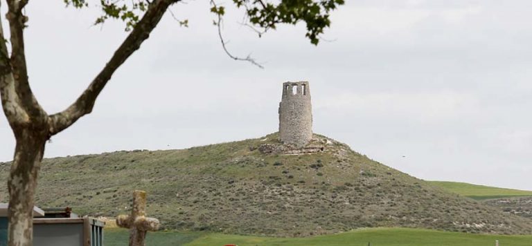 Patrimonio aprueba la memoria del estudio arqueológico de las tumbas situadas junto al Torreón de Santa María en Lovingos