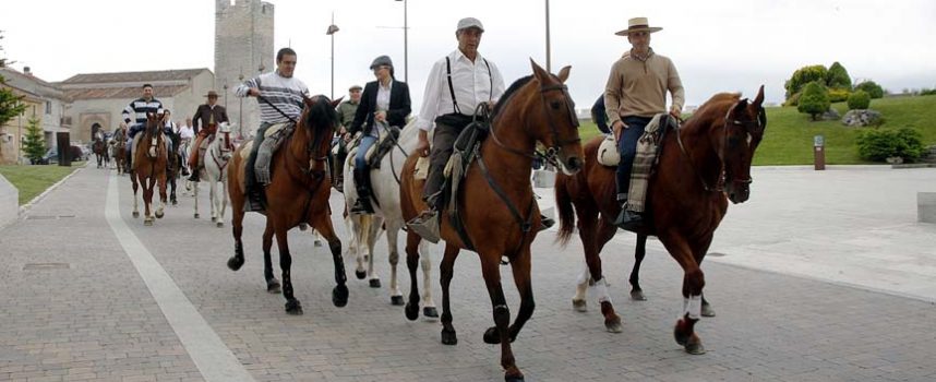 Un paseo a caballo abre los actos de la Feria del Caballo de Cuéllar