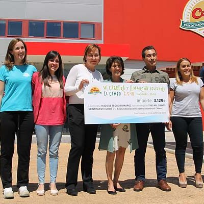 La AECC recibe 3.129 euros de la recaudación de la Carrera y Marcha solidaria de El Campo