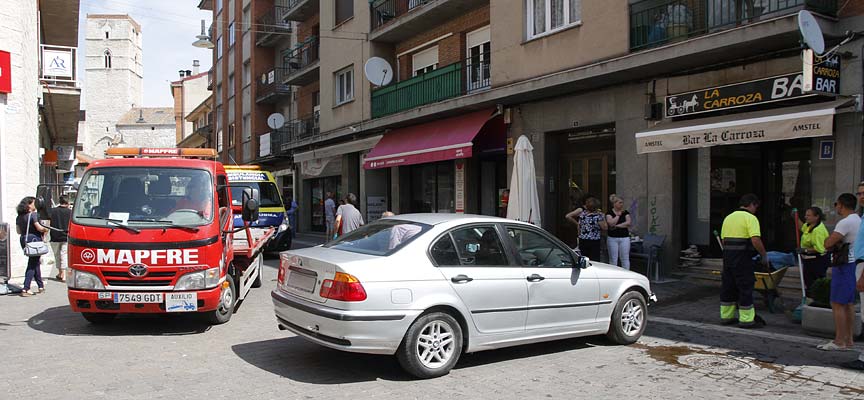 Accidente-vehículo-terraza-bar-calle-Chorretones