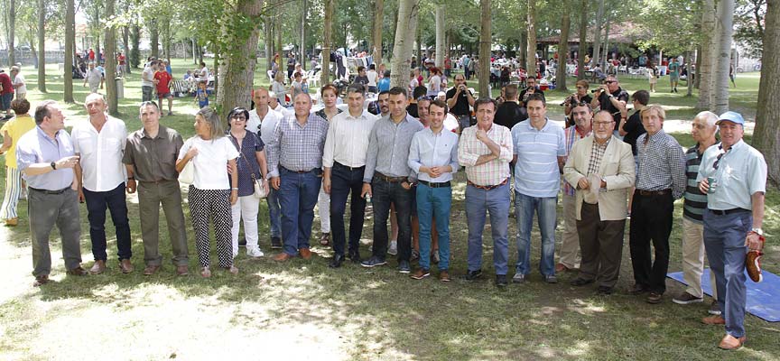 Autoridades-fiesta-de-la-Comunidad-de-Villa-y-Tierra-de-Cuéllar-en Montemayor-de-Pililla