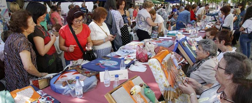 Doscientas encajeras se darán cita el sábado en la V Feria Entre Costuras y Tradición