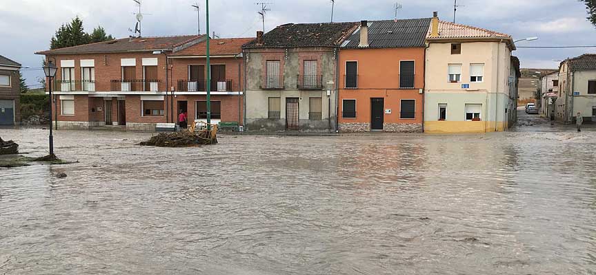 Inundaciones-por-tormenta-en-Vallelado-escuellar