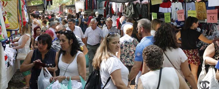 La Guardia Civil investiga a cuatro personas por intentar vender objetos falsificados en el mercado de El Henarillo