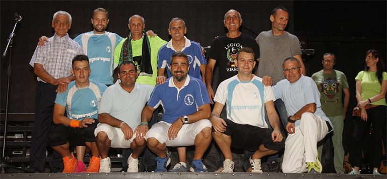 Zarzuela del Pinar abrió sus fiestas homenajeando a su equipo de fútbol sala en su 25 aniversario