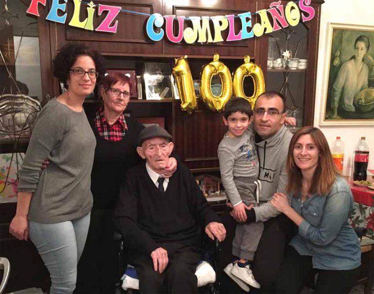 El valleladense Teófilo Arranz celebró su 100 cumpleaños junto a su familia