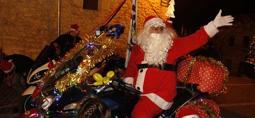 Papá Noel regresa a Viloria con su Cabalgata Motera Solidaria