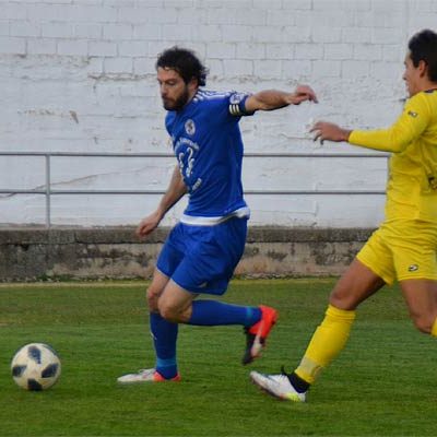 Pablo Lozano da al CD Cuéllar una trabajada victoria (2-1)
