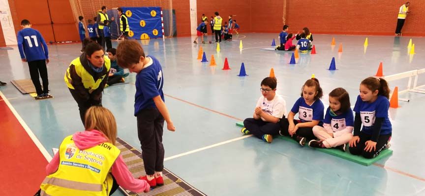 Más de 300 escolares participan en la primera concentración de Deporte Divertido en Carbonero El Mayor