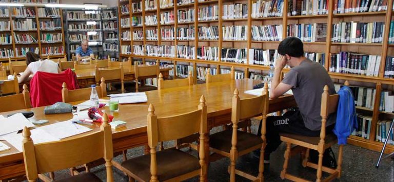 El Ayuntamiento de Cuéllar renovará la climatización y los ordenadores de la Biblioteca Cronista Herrera