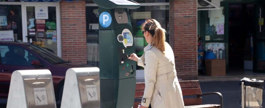 El Ayuntamiento renueva las máquinas expendedoras de tiques de la zona azul