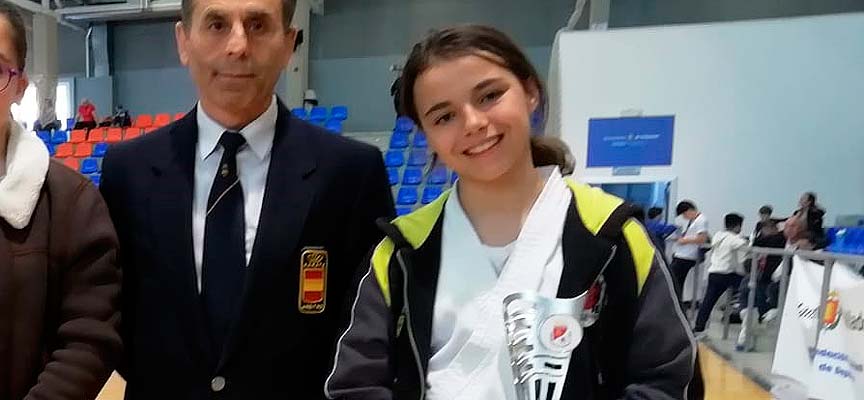 Patricia-Suárez-bronce-combate-kárate-campeonato-Castilla-y-León