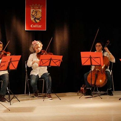 La Universidad de la Experiencia cierra el cuatrimestre en Cuéllar al ritmo de la música cubana