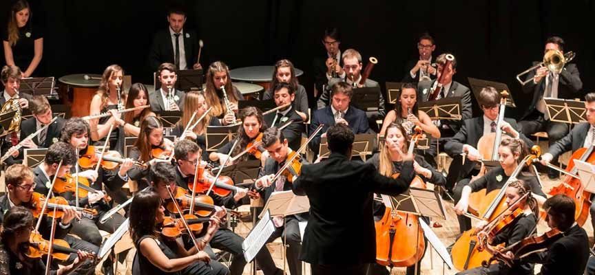 La Atlantida Symphony Orchestra se subirá al escenario del Castillo bajo la dirección de Manuel Tévar