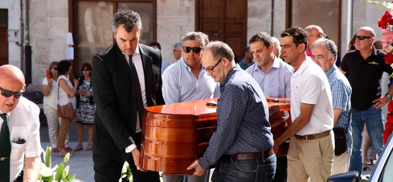 Cuéllar da su último adiós al exalcalde Mariano Molinero