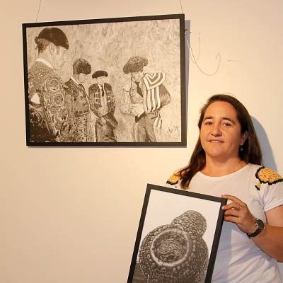 Temática taurina en la exposición `La vida a lápiz-óleo´ de Mer Fidalgo en Tenerías