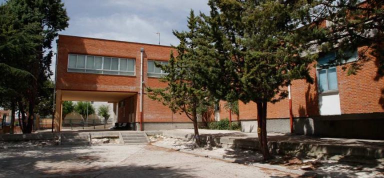 PSOE e IU presentarán una moción pidiendo que se investigue el proceso de matriculación en el CEIP San Gil