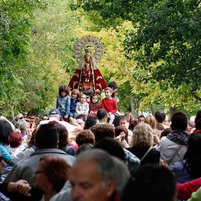 Los romeros vuelven a El Henar para acompañar a la virgen en su procesión