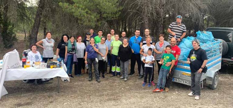Voluntarios retiran más de 500 kilos de residuos en un paraje de Torrescárcela