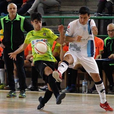 El FS Cuéllar juvenil se estrena con derrota en el derbi contra Valverde