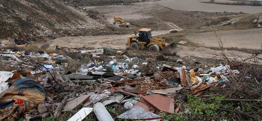 El Ayuntamiento insta a los vecinos de los barrios a retirar enseres y otros residuos de espacios públicos