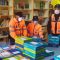 Protección Civil inicia el reparto de los libros de los escolares de los colegios San Gil y La Villa