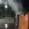 Guardia Civil y bomberos extinguen el incendio en varios contenedores en la zona de Santa Clara