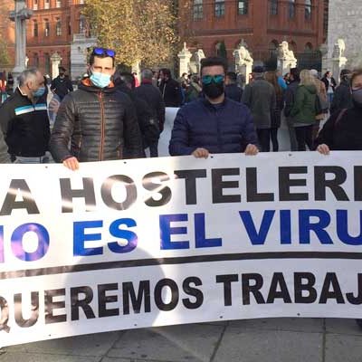 Los hosteleros cuellaranos se suman a la manifestación de protesta en Valladolid