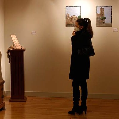 La exposición ‘Puntos de Art-ista’ muestra la visión de monumentos y espacios cuellaranos de artistas locales