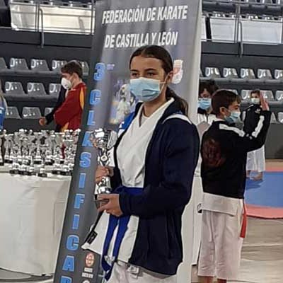 La cuellarana Patricia Suárez logra una medalla de oro en el Campeonato de Castilla y León de Kárate