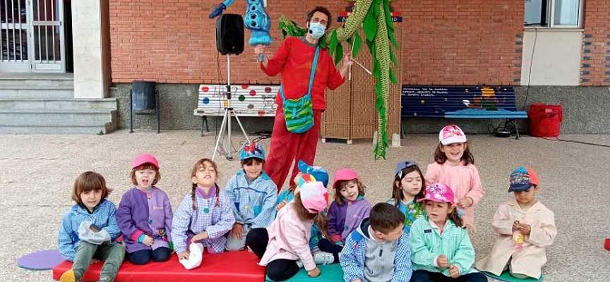Títeres, cuentos y sonrisas en el colegio San Gil con Teatro Viento Azul