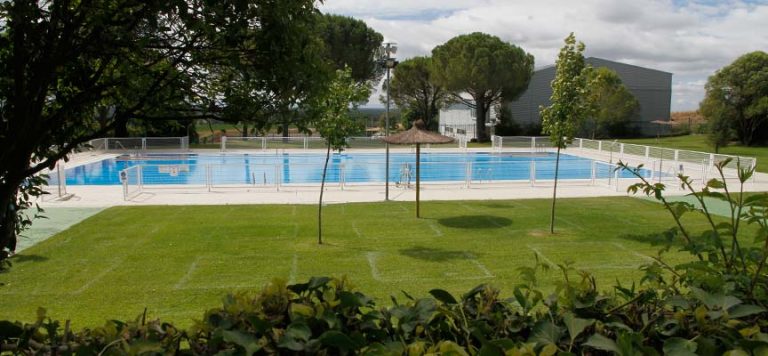 El campamento de verano en la piscina de Cuéllar abre las inscripciones el 4 de mayo