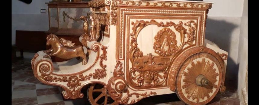 La carroza primitiva de la virgen de El Henar se expone en el Santuario tras su restauración