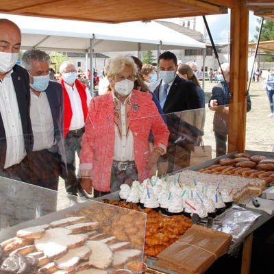 FEMUR congrega en El Henar los productos artesanos de 25 mujeres rurales