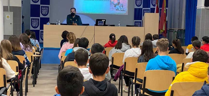 La Guardia Civil retoma el Plan Director en los centros escolares en el IES Vega de Pirón de Carbonero el Mayor