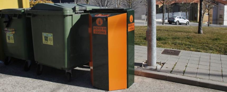 Medio Ambiente instala seis nuevos contenedores para la recogida de aceite usado en Cuéllar