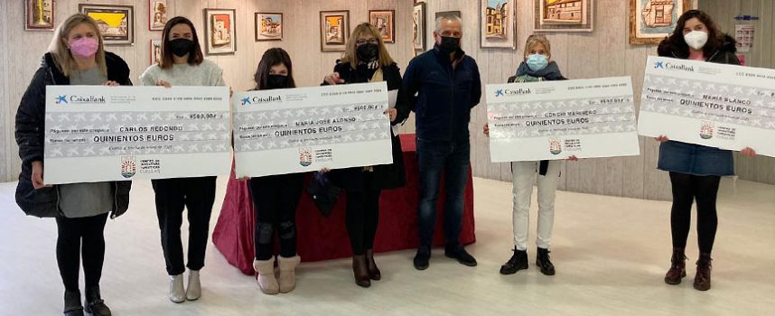 Los cuatro ganadores de los premios de 500 euros del CIT reciben sus cheques