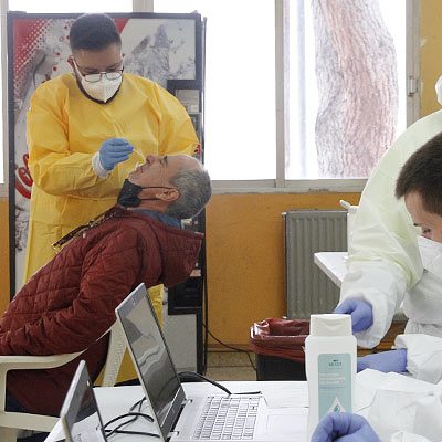 Más de 100 personas se han realizado ya el test de antígenos en la unidad instalada en el polideportivo de Cuéllar