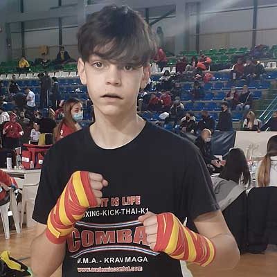 Hugo González vuelve a la competición logrando oro en Kick Light y plata en Light Contact