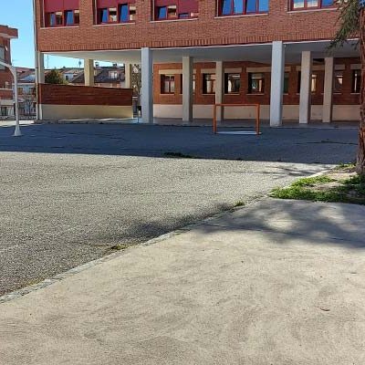 Las obras de renaturalización del patio del colegio Santa Clara concluirán en septiembre de 2023