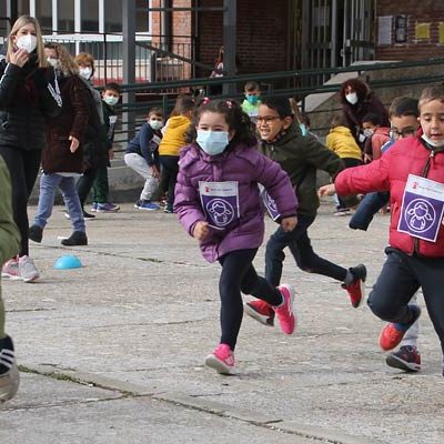 Los alumnos del colegio San Gil sumaron kilómetros de solidaridad “por el derecho a ser niña”