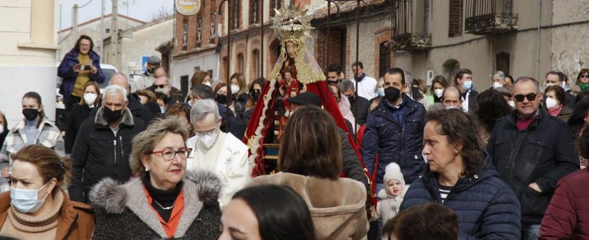 Dulzainas, ovaciones y vivas a la virgen de El Henar en el inicio de su peregrinación