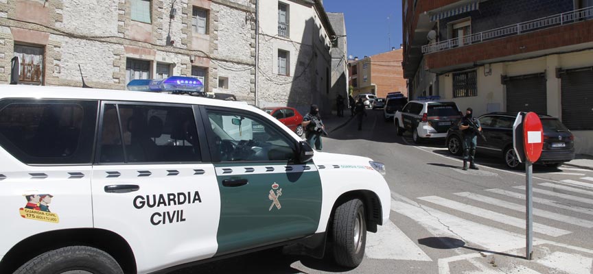 Operación de la Guardia Civil en la calle Valdihuertos de Cuéllar