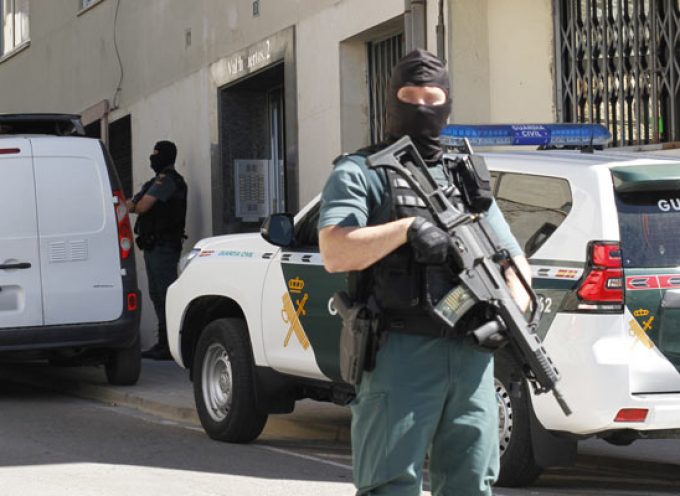 La Guardia Civil lleva a cabo una operación en la calle Valdihuertos