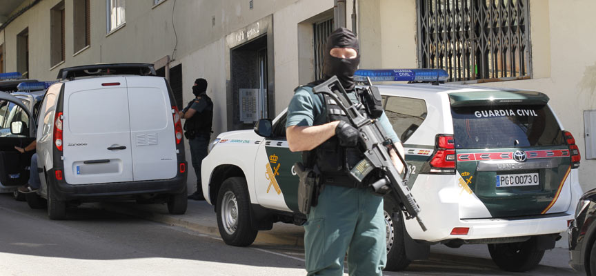 Operación de la Guardia Civil en la calle Valdihuertos de Cuéllar