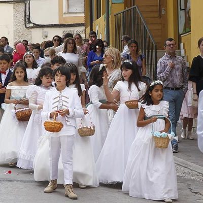 La procesión del Corpus Christi volvió a recorrer las calles de Cuéllar
